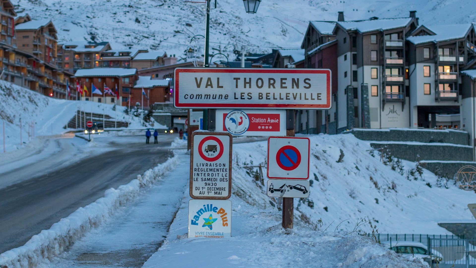 Beste skigebieden Frankrijk met entreebord van Val Thorens, een van de meest sneeuwzekere skigebieden in de Alpen